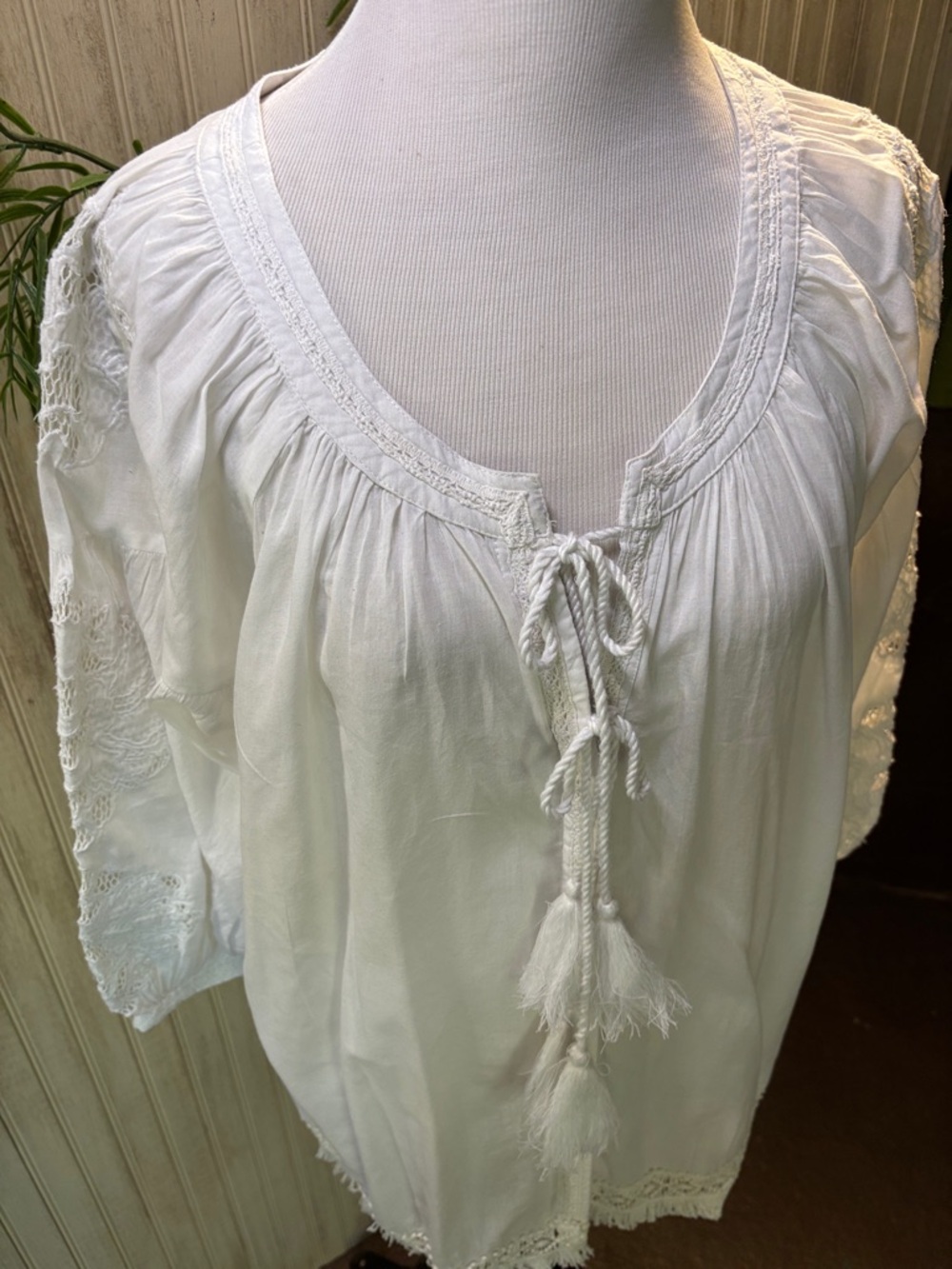 Cupio White Cotton Pleated Peasant Blouse, Large, NWOT, Lightweight, Cool, Lace
